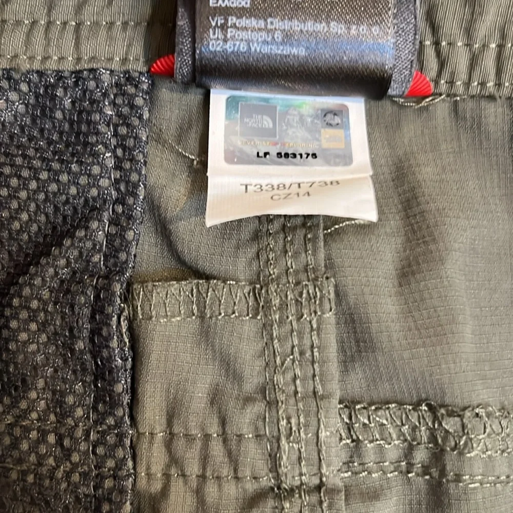The North Face Green Nylon Shorts Cargo Men Size 38 Y2K